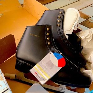 Men’s figure skates